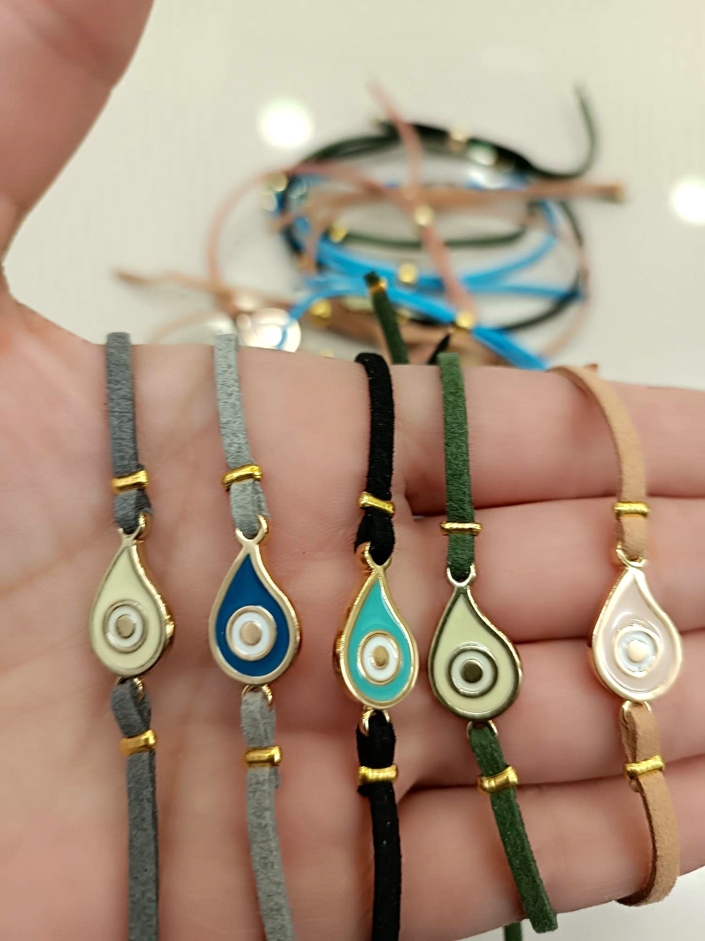 Bracelet with teardrops